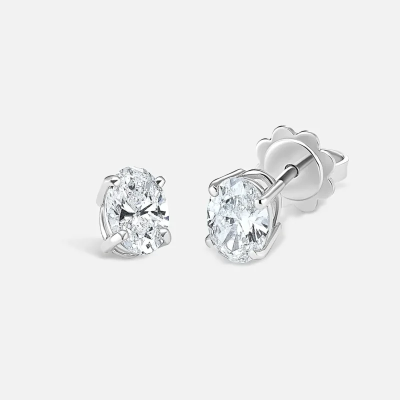 Orecchini punto luce con diamanti ovali